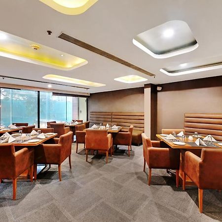 Quality Inn Γκουργκάον Εξωτερικό φωτογραφία
