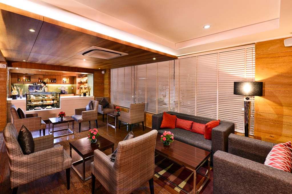 Quality Inn Γκουργκάον Εστιατόριο φωτογραφία