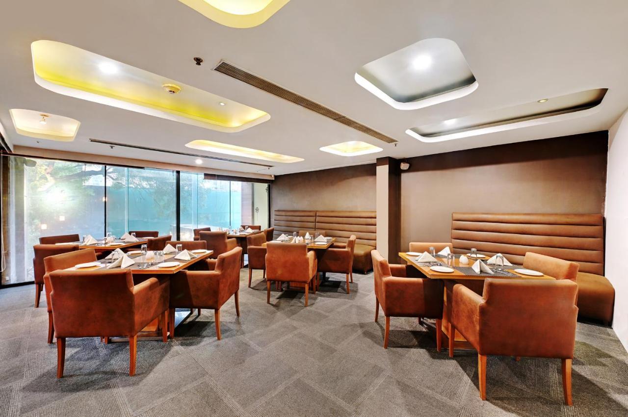 Quality Inn Γκουργκάον Εξωτερικό φωτογραφία