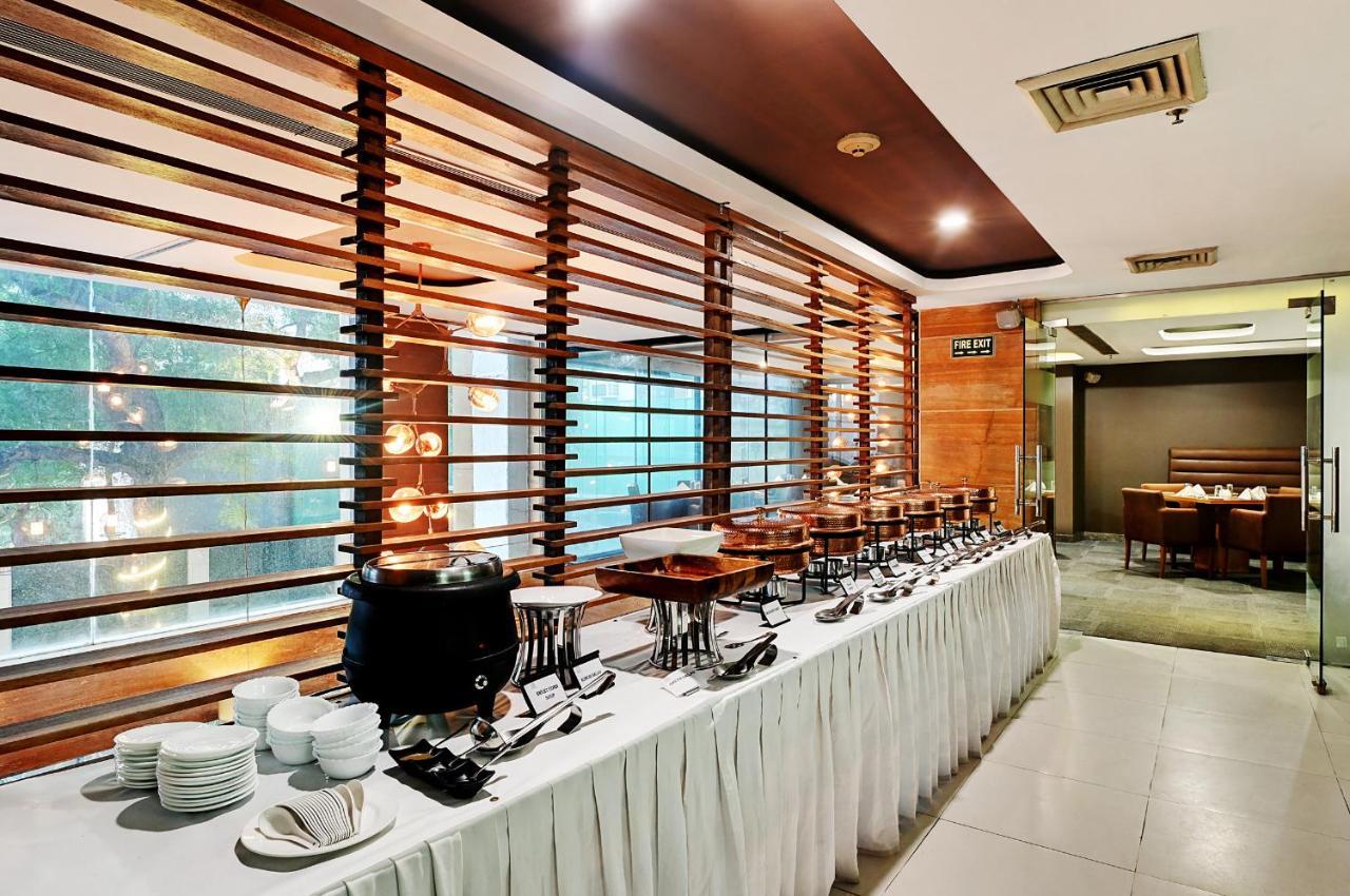 Quality Inn Γκουργκάον Εξωτερικό φωτογραφία