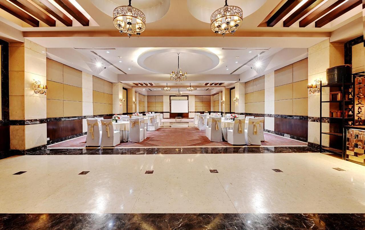 Quality Inn Γκουργκάον Εξωτερικό φωτογραφία