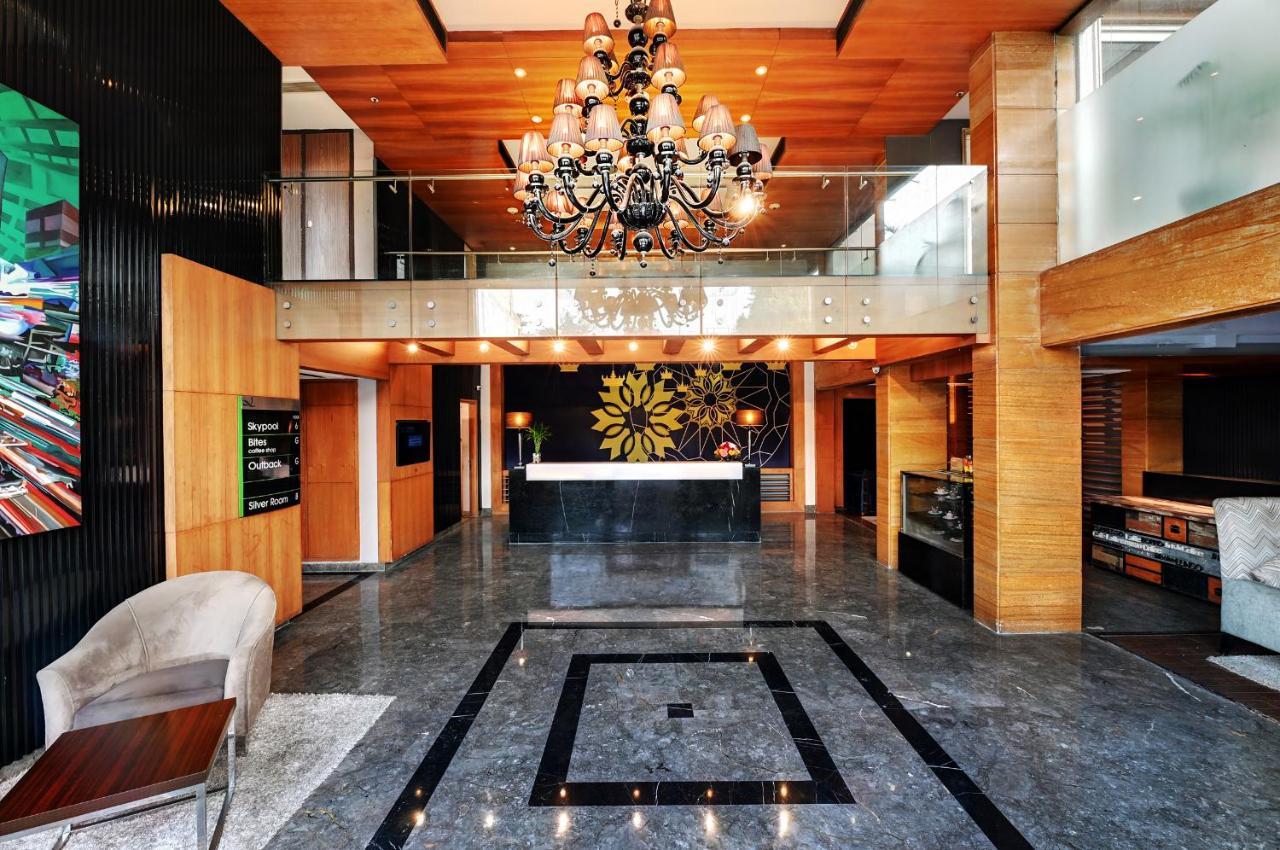 Quality Inn Γκουργκάον Εξωτερικό φωτογραφία