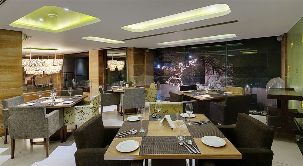 Quality Inn Γκουργκάον Εξωτερικό φωτογραφία