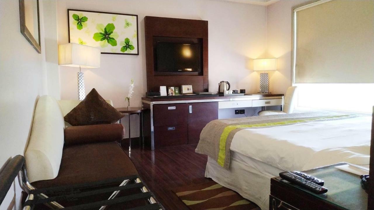 Quality Inn Γκουργκάον Εξωτερικό φωτογραφία