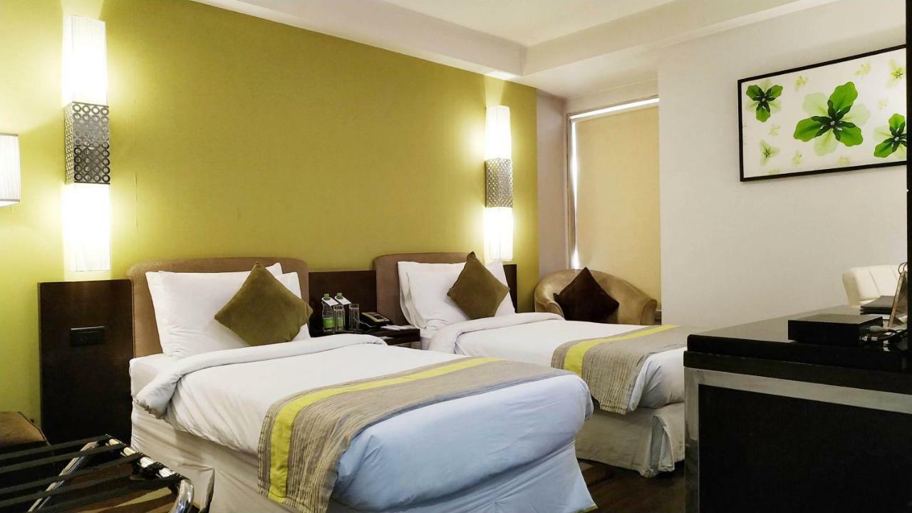 Quality Inn Γκουργκάον Εξωτερικό φωτογραφία